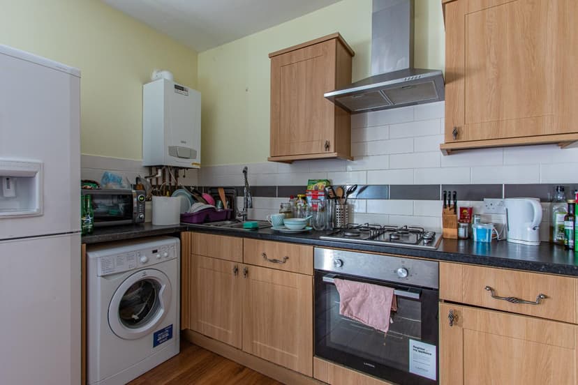 5, 11 Richmond Crescent - Image 3