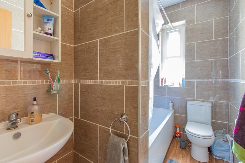 5, 11 Richmond Crescent - Image 5