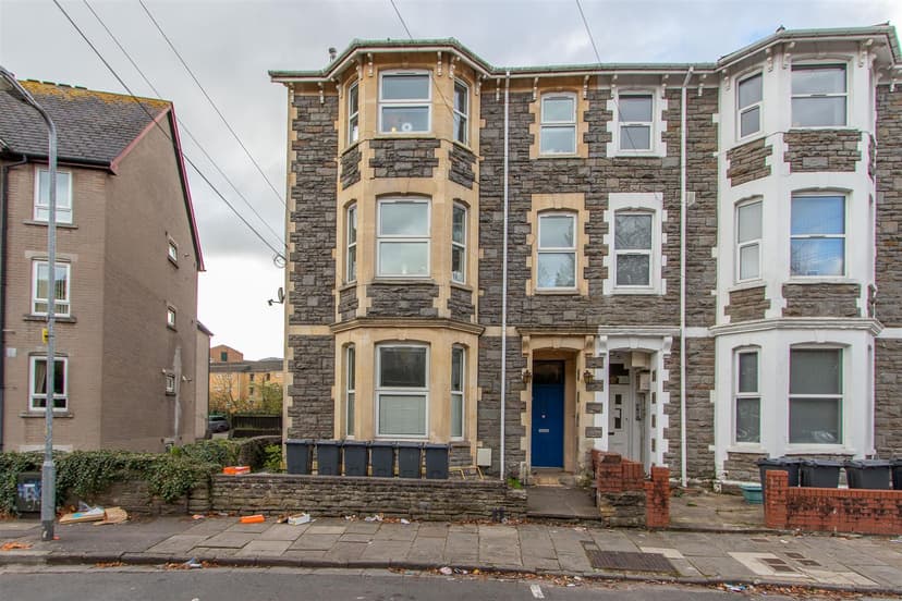 5, 11 Richmond Crescent - Image 1