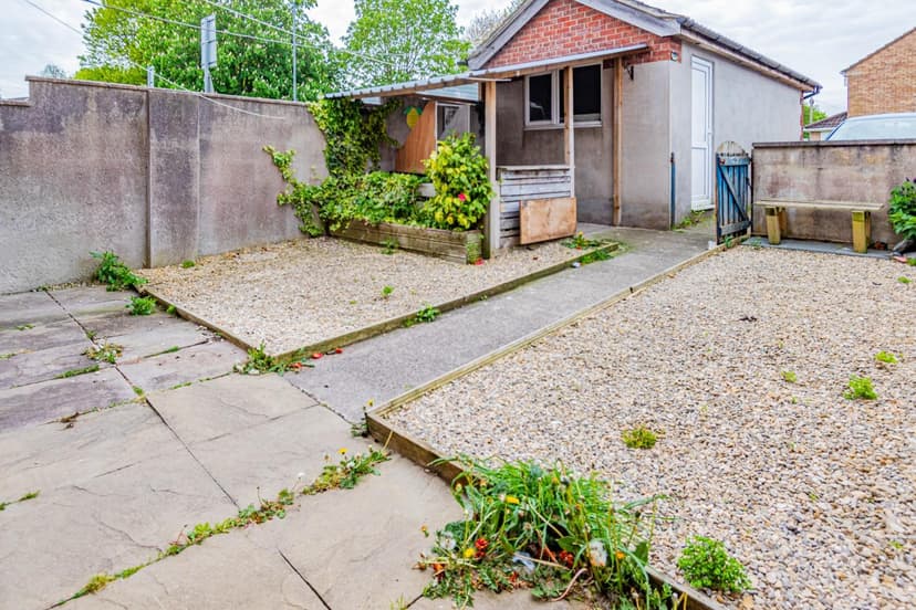 1 Wroxham Drive - Image 11