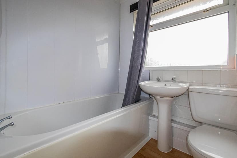 1 Wroxham Drive - Image 10