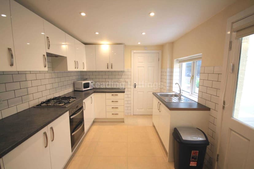 BLENHEIM ROAD - Image 4