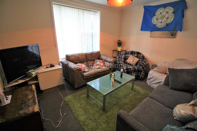 DONNINGTON GARDENS - Image 2