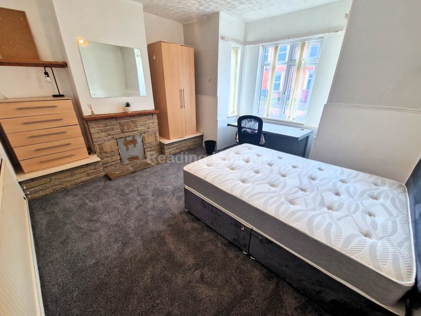 BLENHEIM ROAD - Image 5