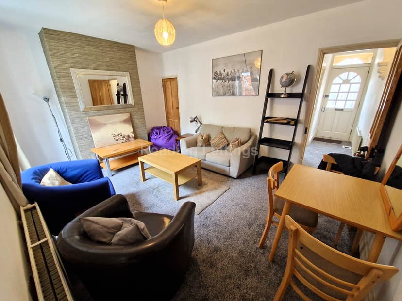 CARNARVON ROAD - Image 3